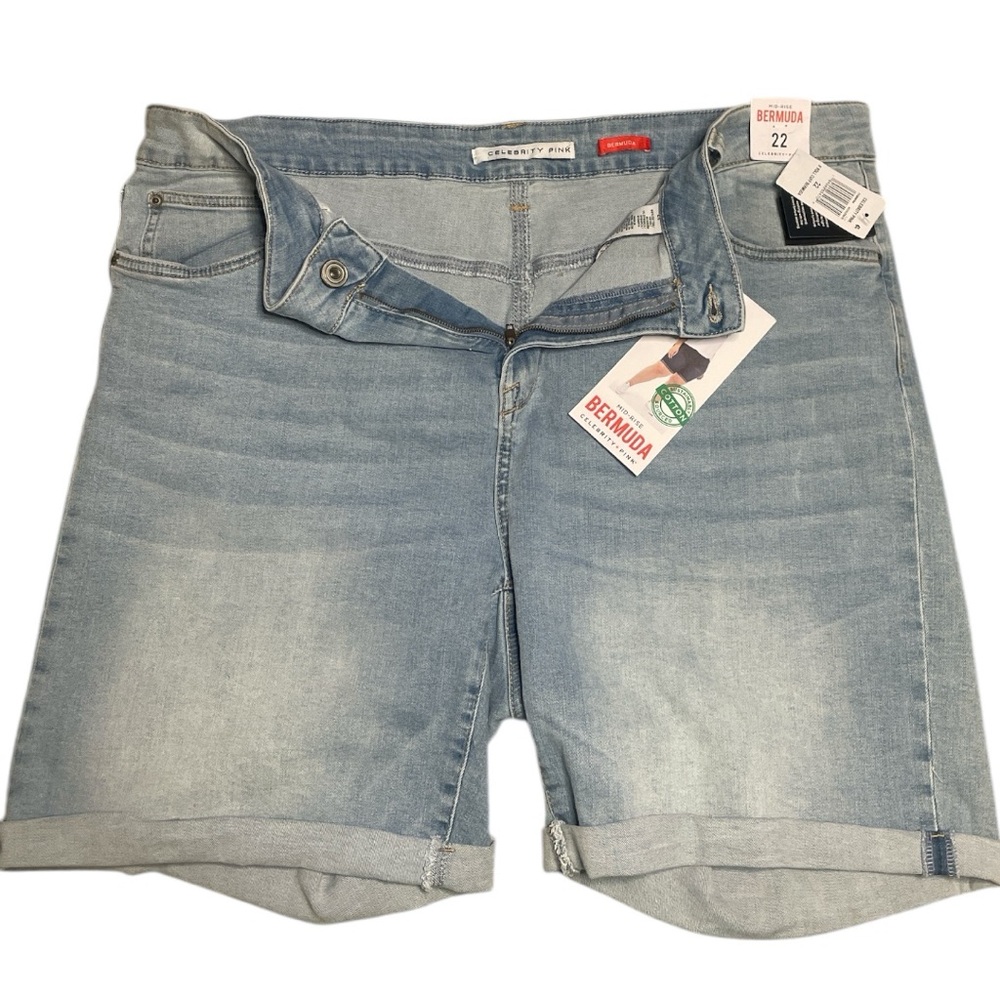 CELEBRITY PINK Light Wash Bermuda Shorts 22W